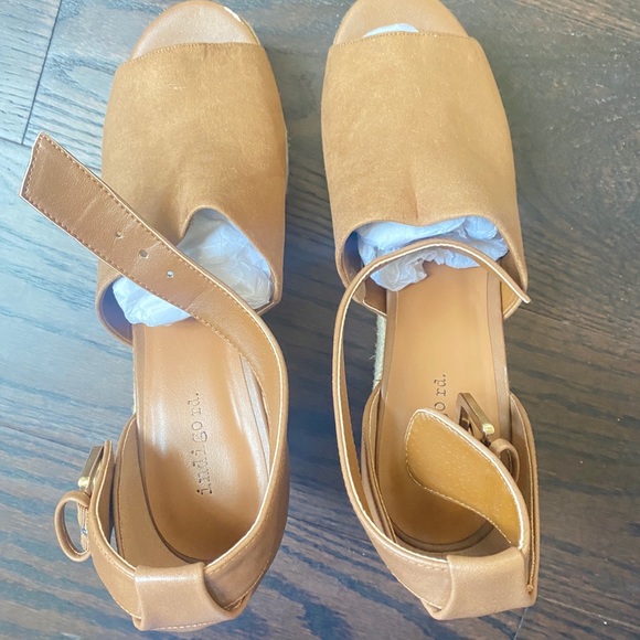 Shoes - Picture 2 of 4